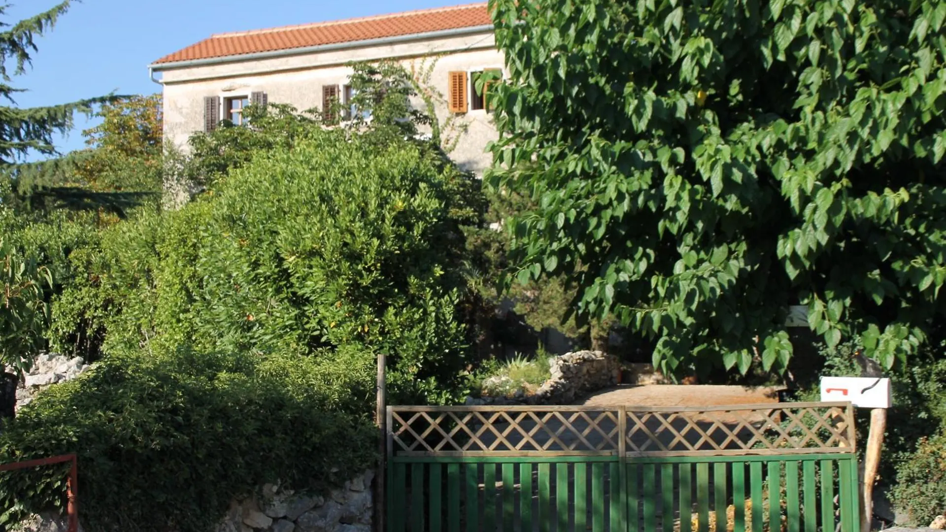 Romantisches Ferienhaus Mit Grossem Garten 1200 Qm, Nah Zu Einem Schoenen Strand Skrbcici